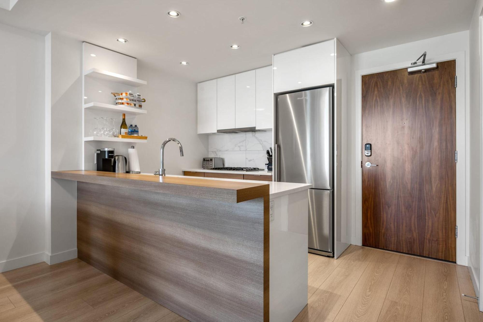 Guest Favorite Riverside Retreat- Walking Trails, Downtown Near Stampede! Free Banff Pass, Wine, Gym, Parking! YYC Exterior foto